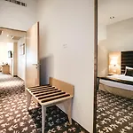 Hotel Buda Castle 4*