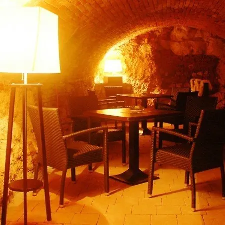 فندق Buda Castle 4*